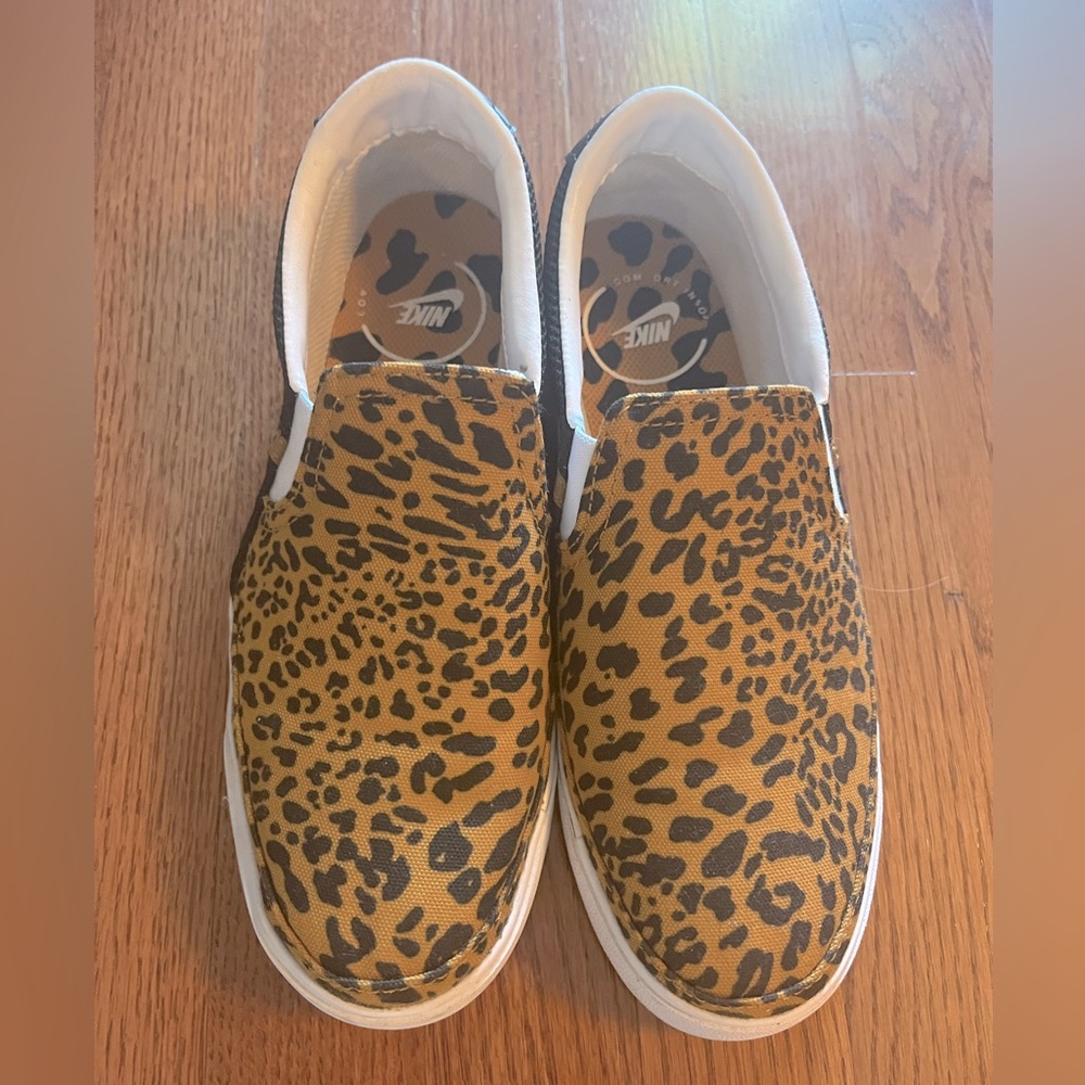 Nike Leopard slides Women Size 7